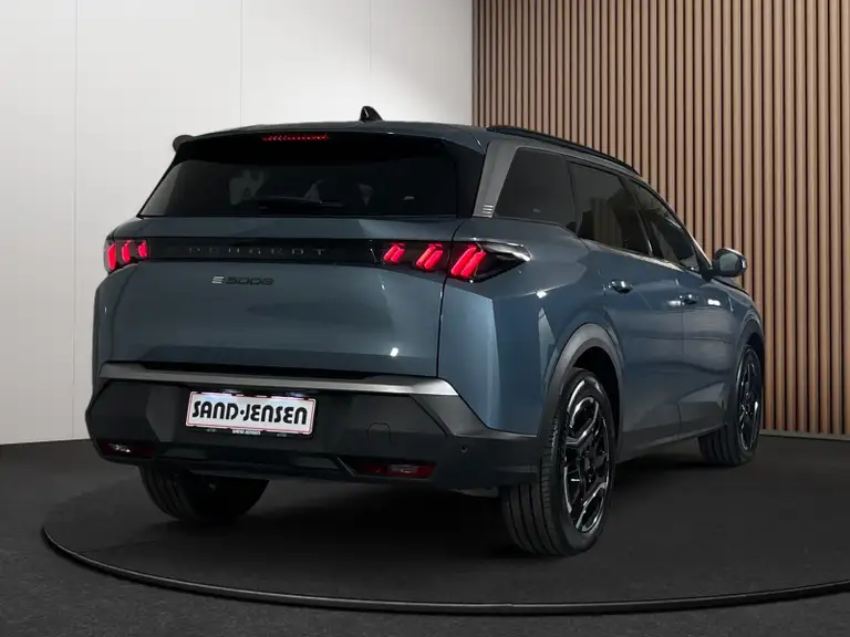 Peugeot e-5008 Allure 7prs