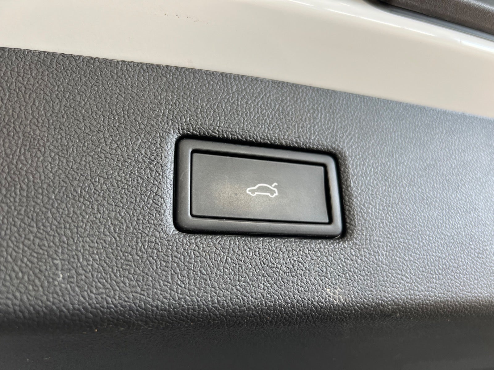 Ford Explorer Select Extended Range