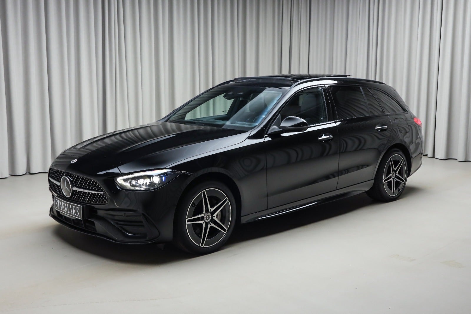 Mercedes-Benz C 300 e (1/8)