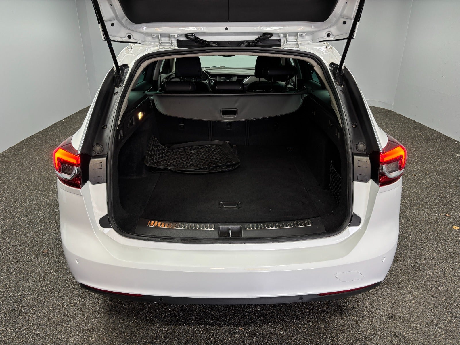 Billede af Opel Insignia 1,5 T 165 Dynamic Sports Tourer aut.