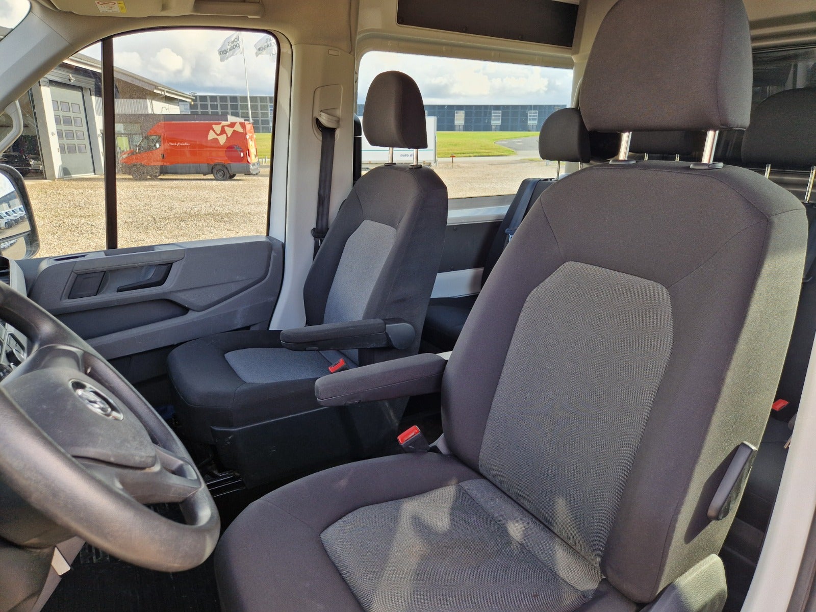 Billede af VW Crafter 35 2,0 TDi 177 Kassevogn L4H3 aut.