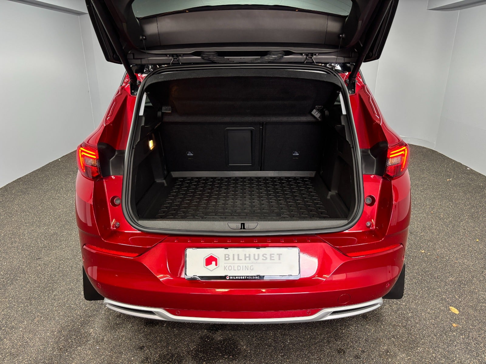 Billede af Opel Grandland 1,6 Hybrid Ultimate aut.