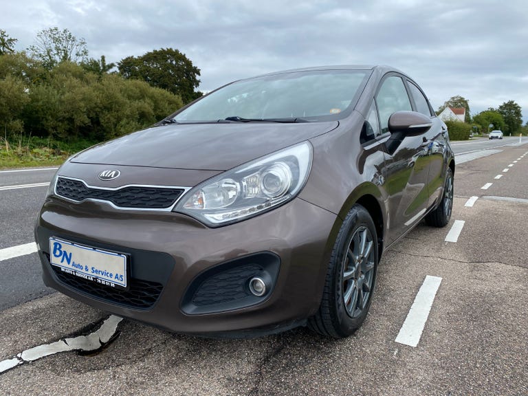 Kia Rio CVVT Exclusive