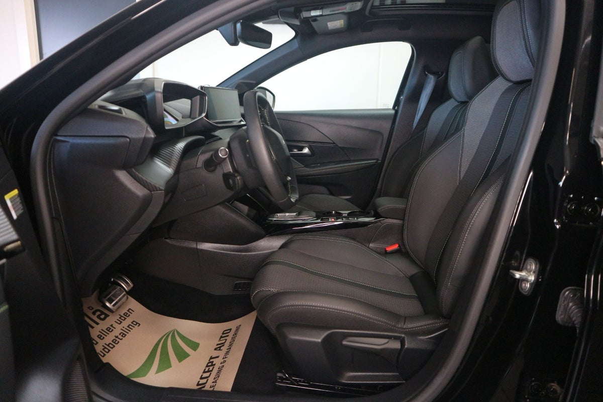 Peugeot e-208 GT