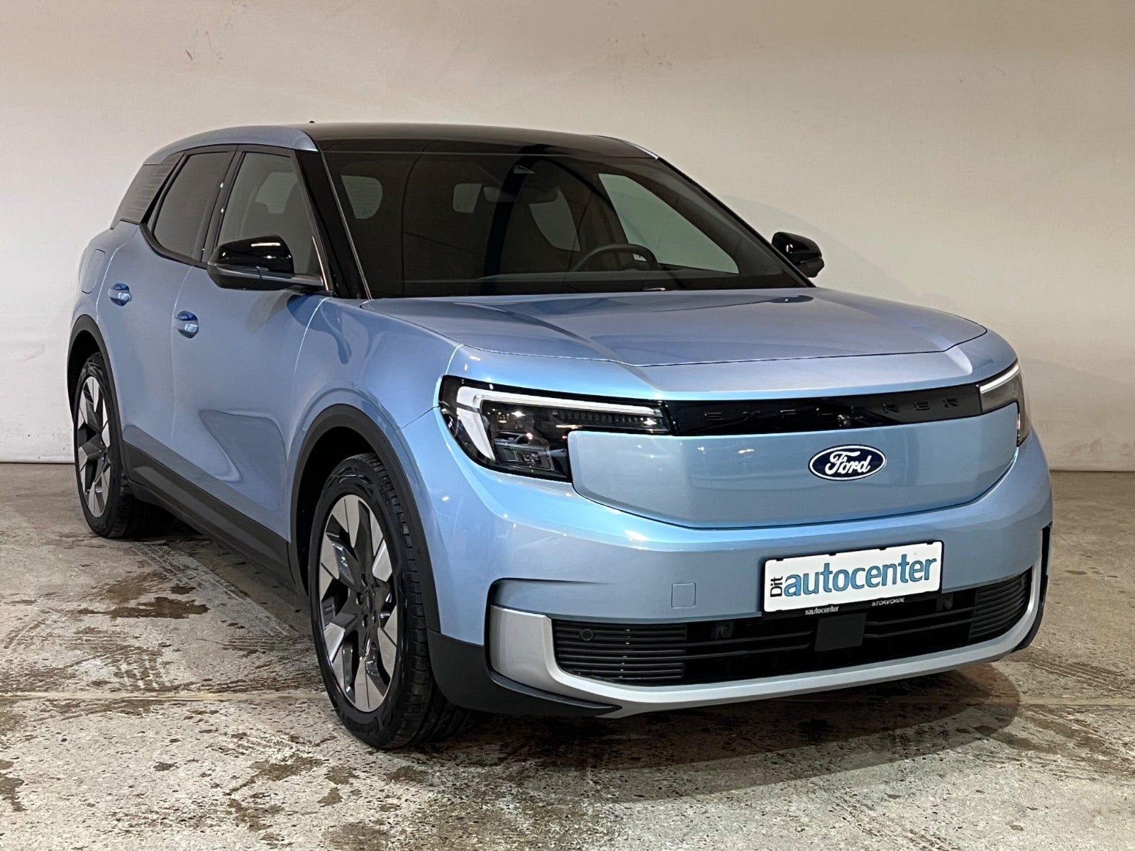 Ford Explorer Premium Extended Range