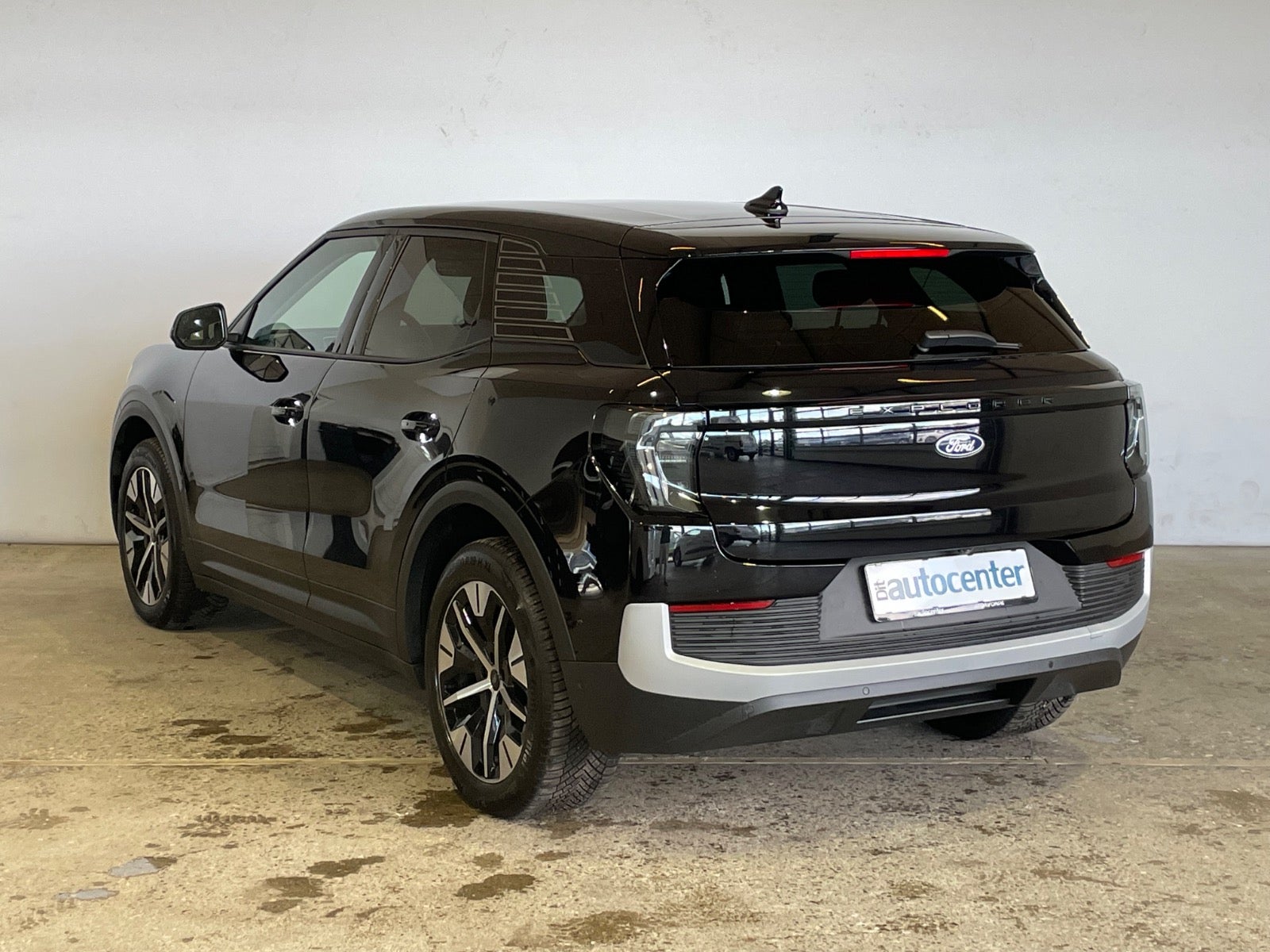 Ford Explorer Select Extended Range AWD
