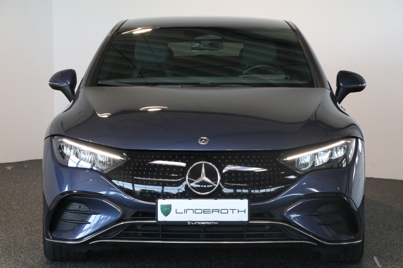 Mercedes EQE350 AMG Line 4d - 3