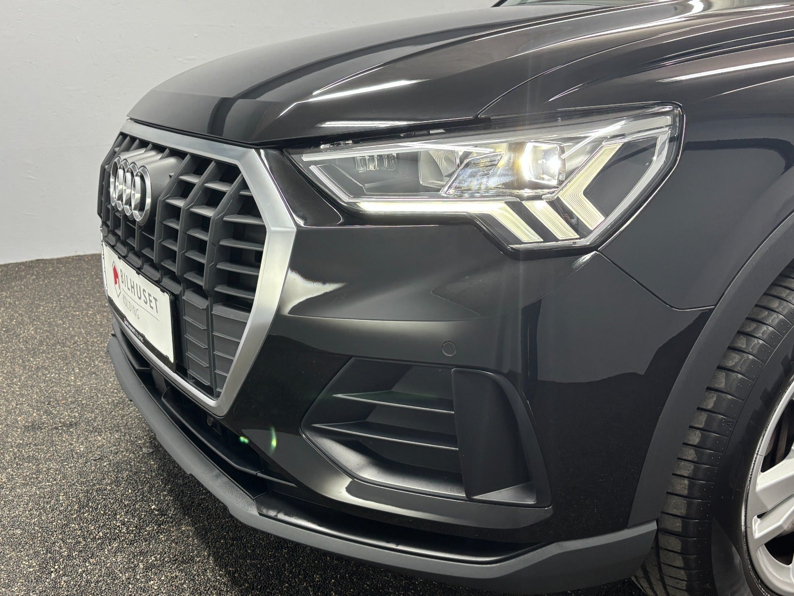 Billede af Audi Q3 45 TFSi e Attitude plus S-tr.