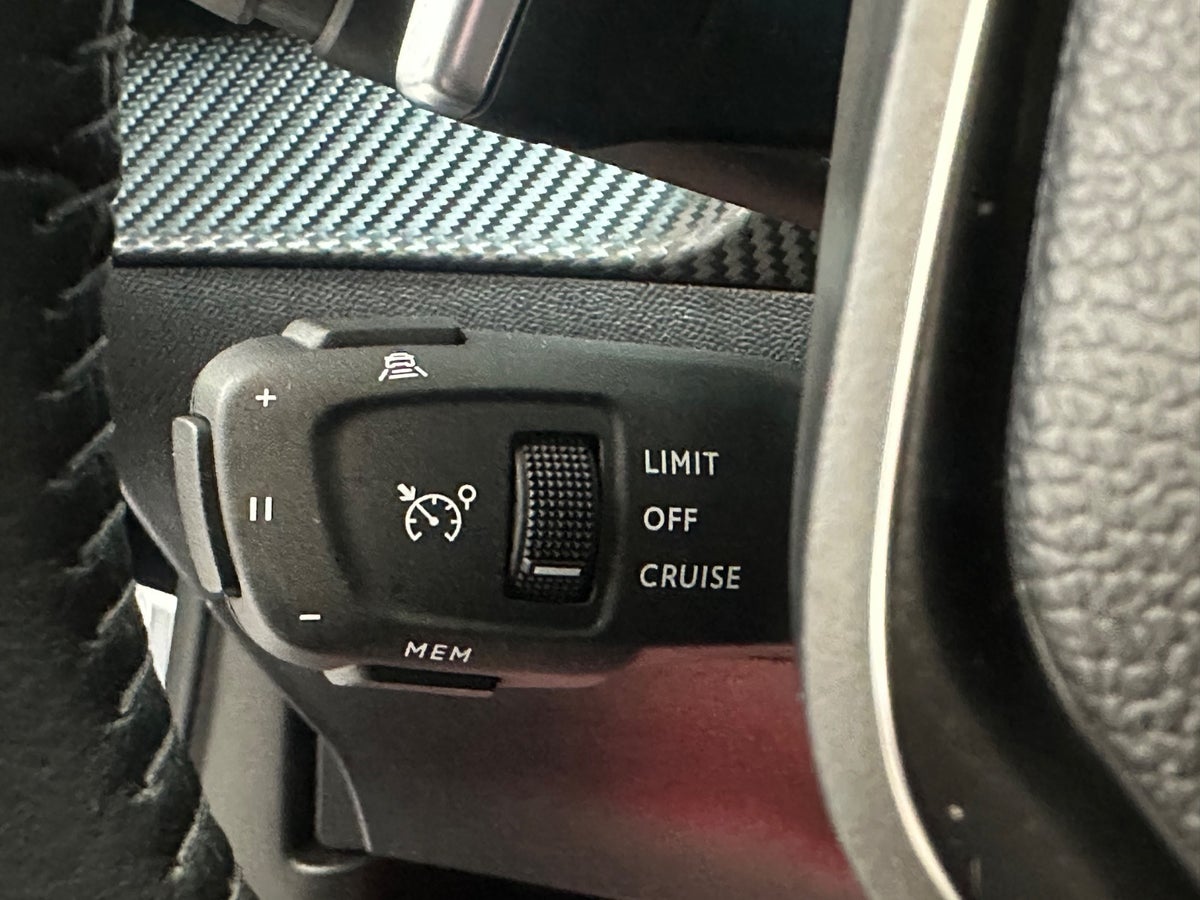 Peugeot 2008 PureTech 130 First Selection EAT8
