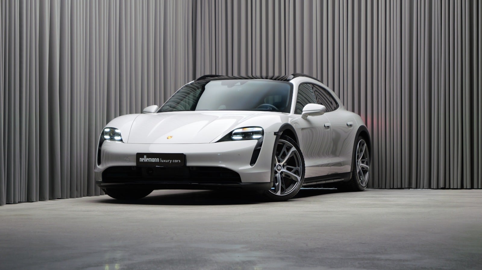 Porsche Taycan 4 Performance+ Cross Turismo