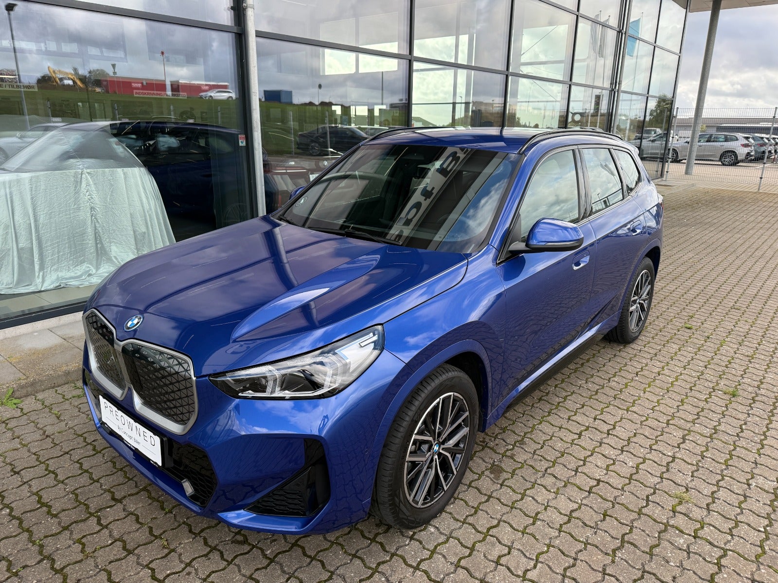 BMW iX1 eDrive20 M-Sport Premium 5d - 1