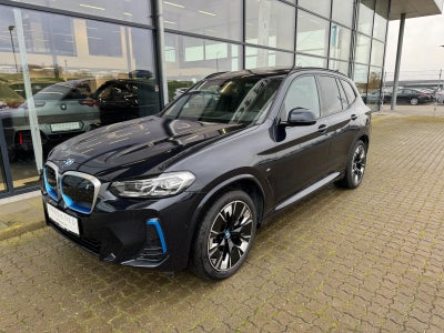 BMW iX3  Charged Plus M-Sport El aut. Automatgear modelår 2023 km 19000 Sortmetal klimaanlæg ABS air