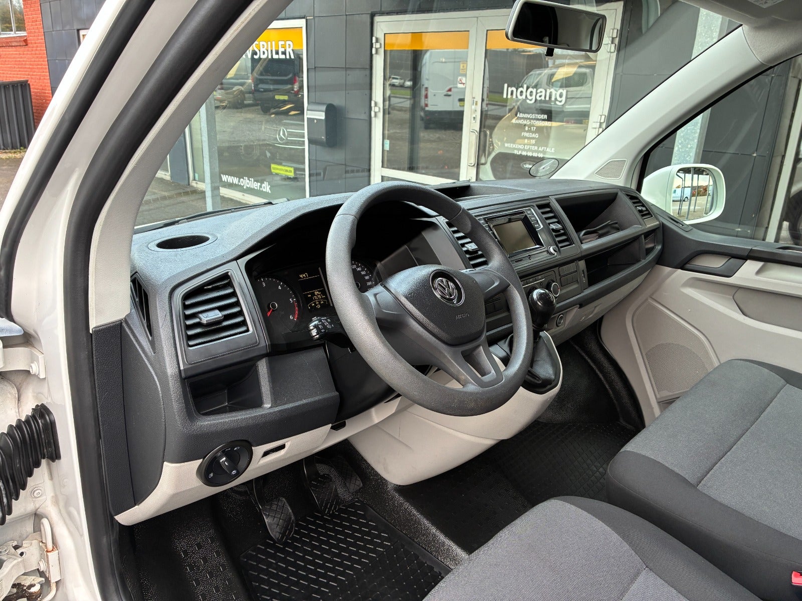 VW Transporter TDi 102 Kassevogn lang