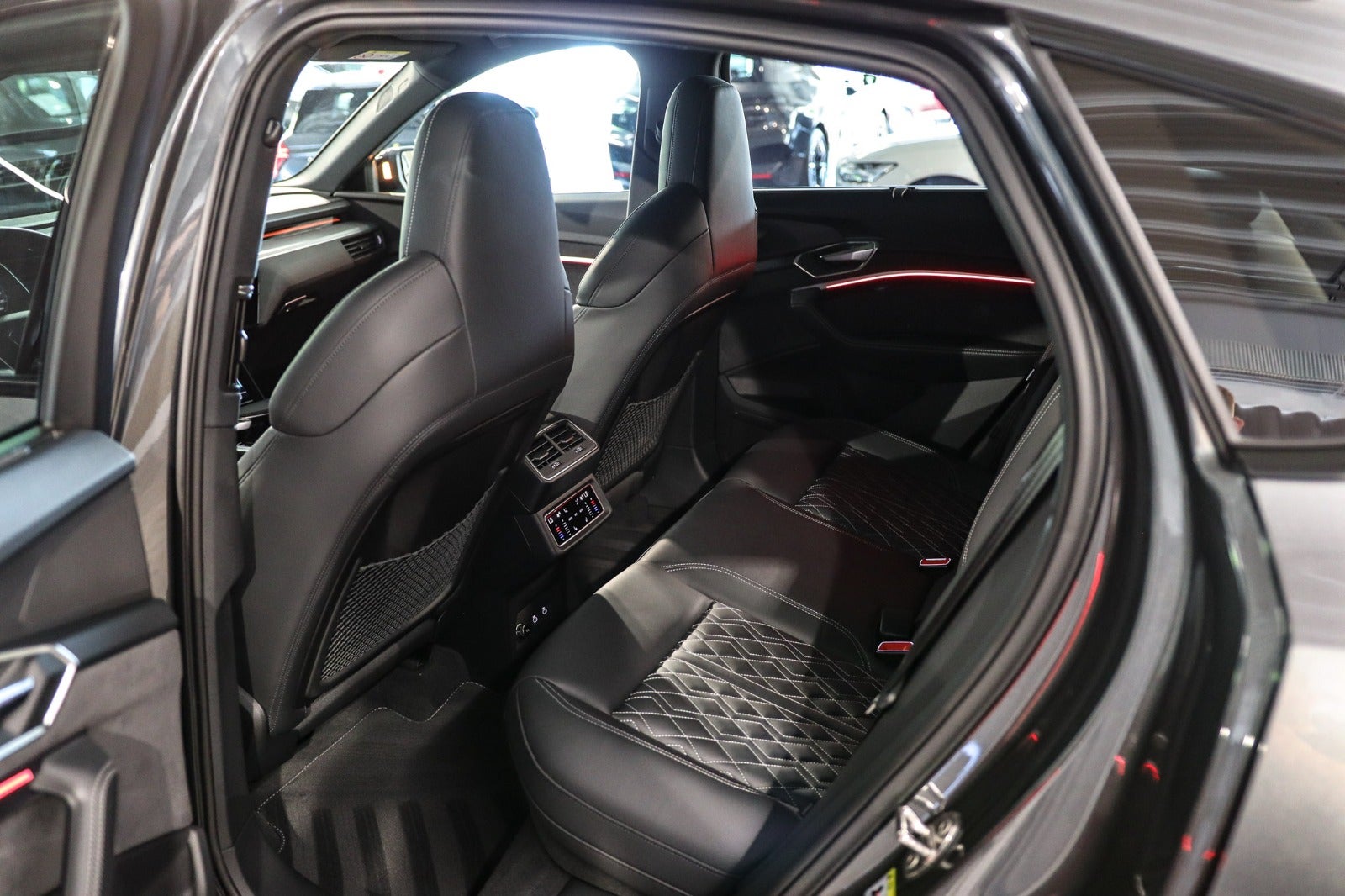 Billede af Audi Q8 e-tron 55 S-line Sportback quattro
