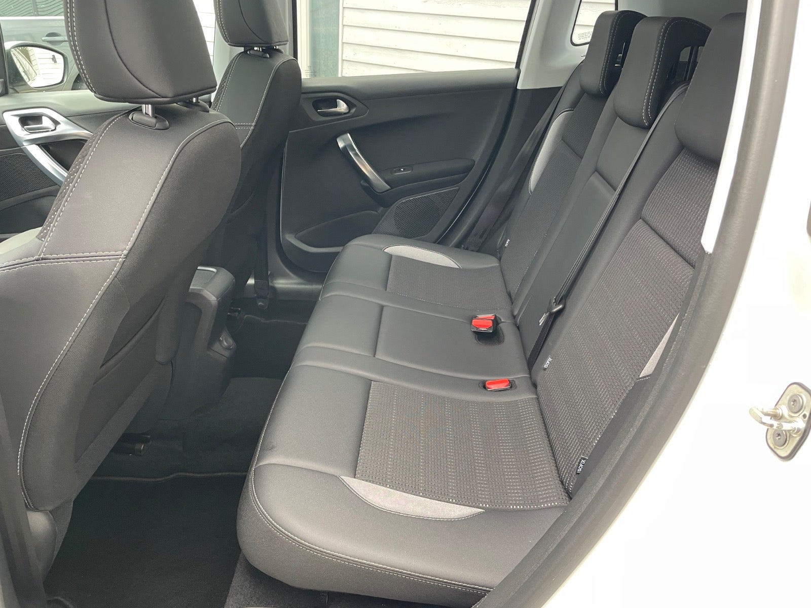 Billede af Peugeot 2008 1,2 e-THP 110 Allure Sky EAT6