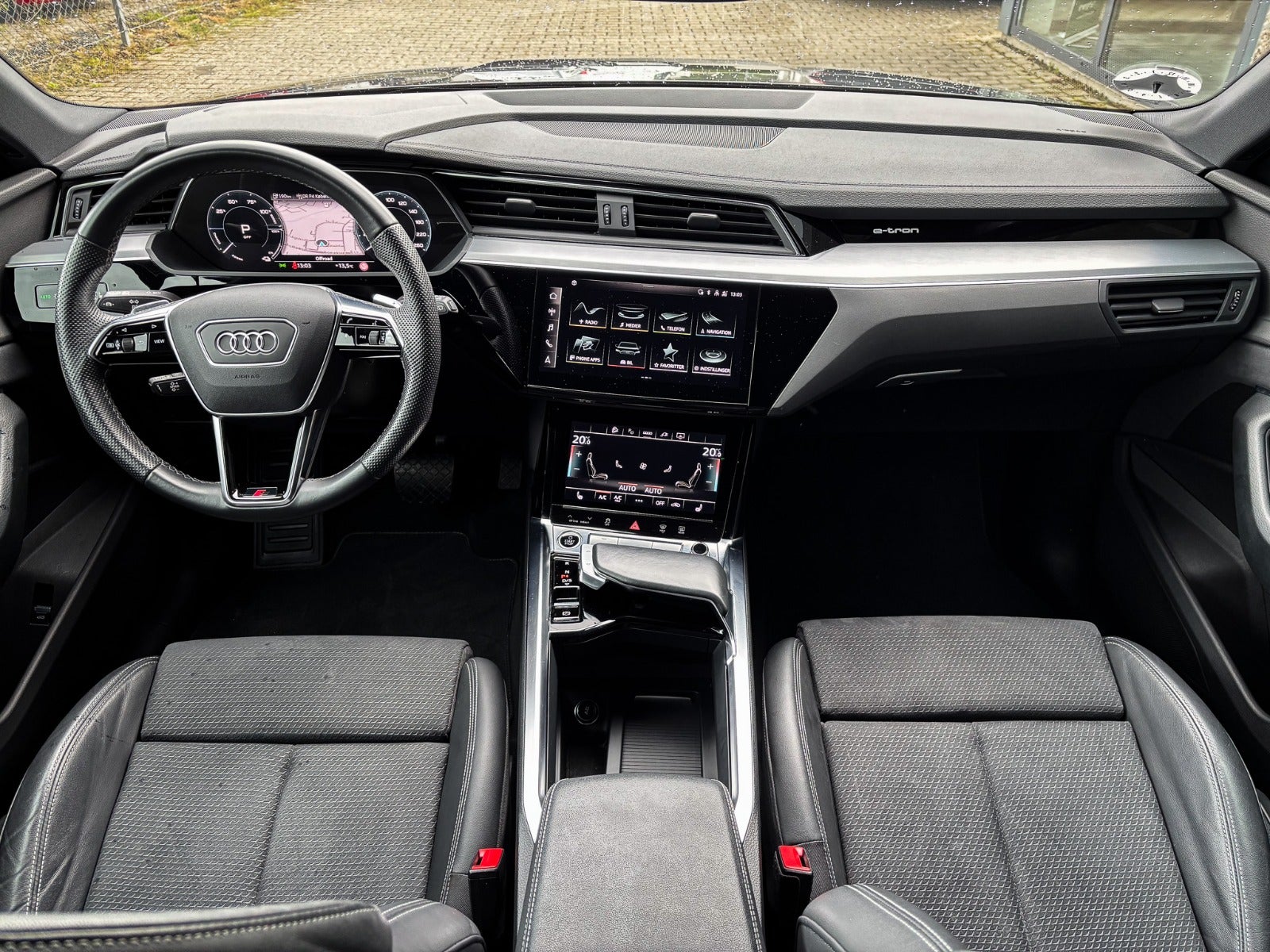 Billede af Audi e-tron 55 S-line quattro
