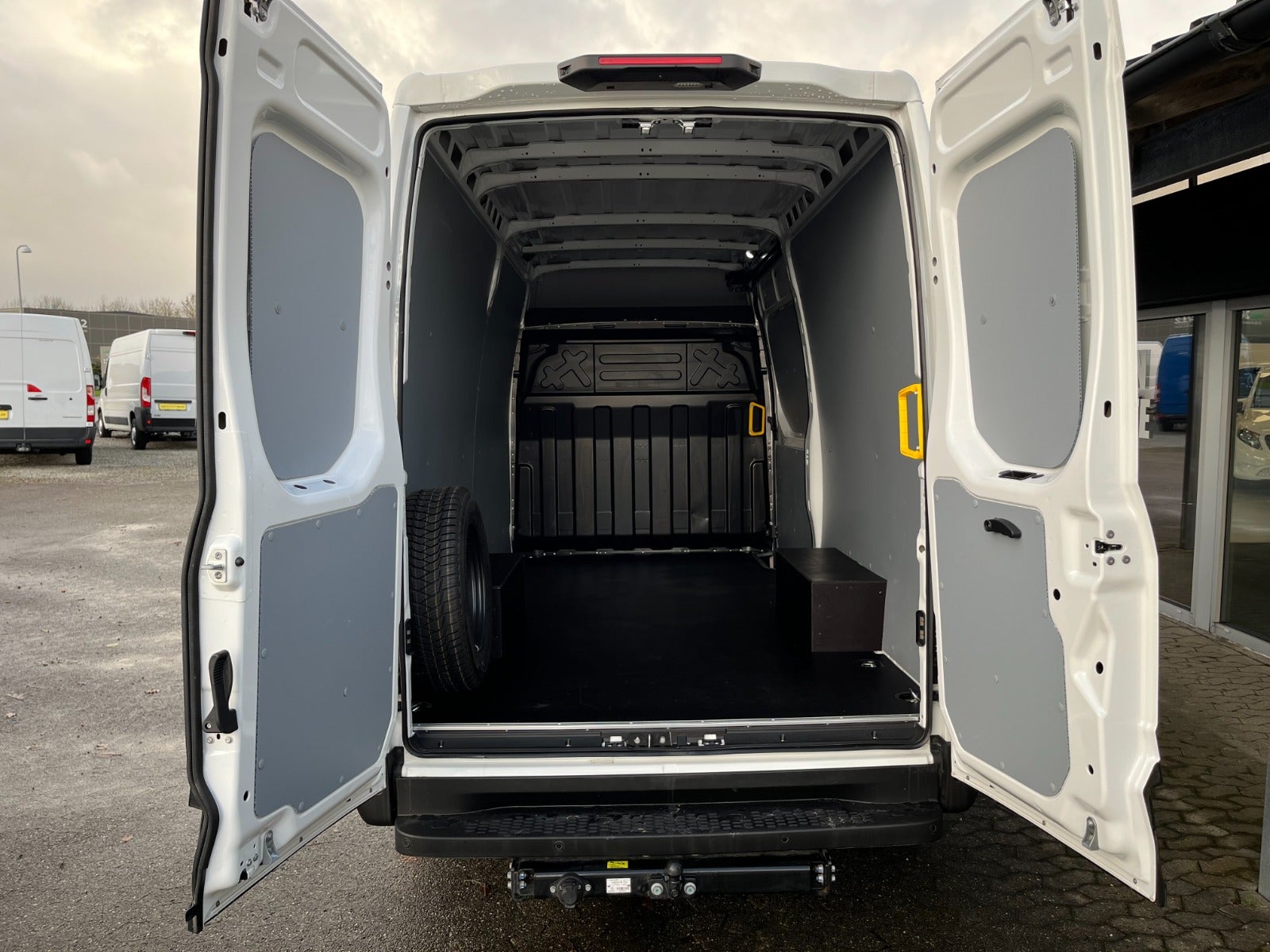 Iveco Daily 35S18 12m³ Van AG8