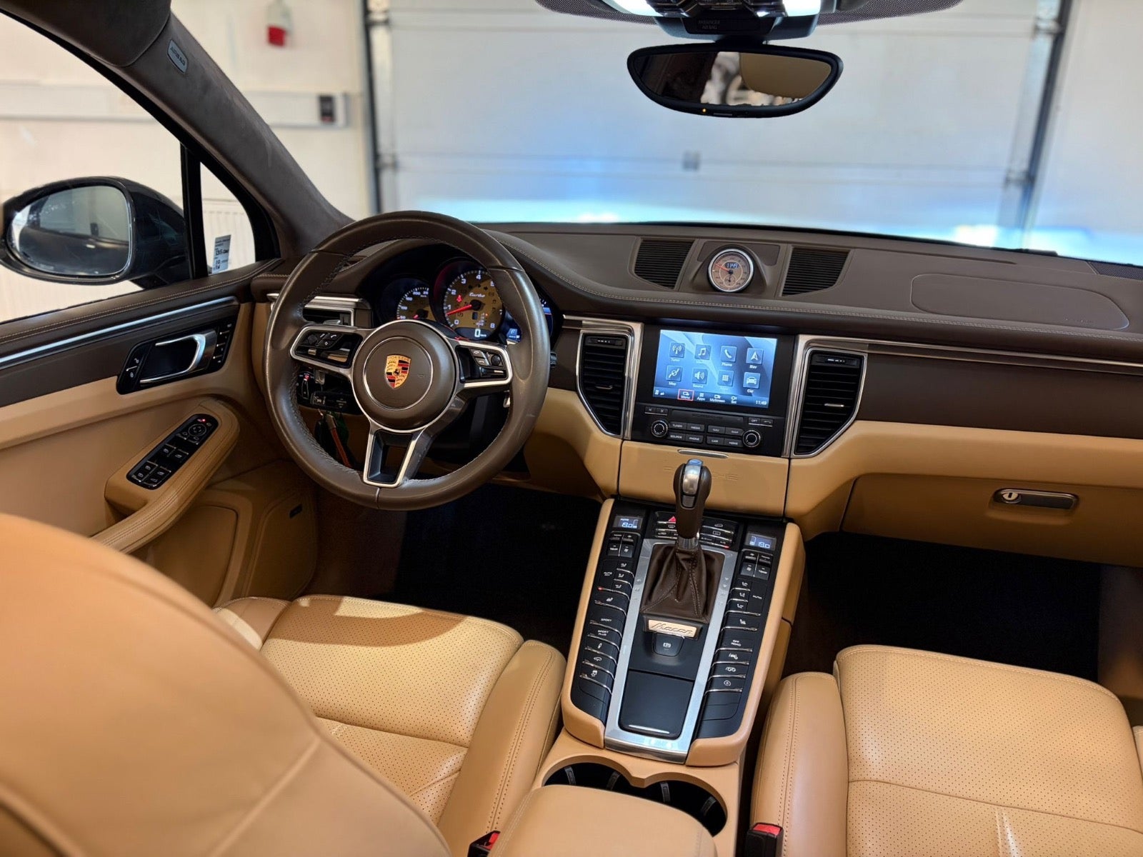 Porsche – Macan Turbo