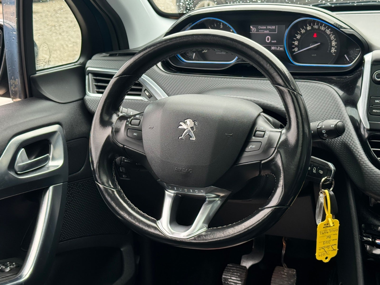 Billede af Peugeot 2008 1,6 BlueHDi 100 Allure Sky