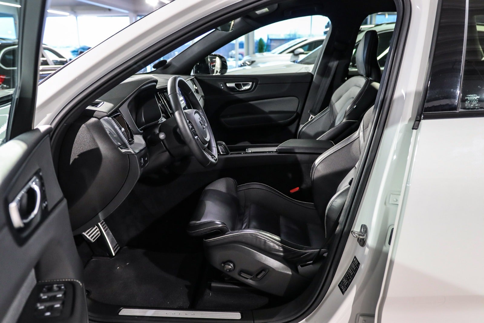 Billede af Volvo XC60 2,0 B4 197 R-Design aut.