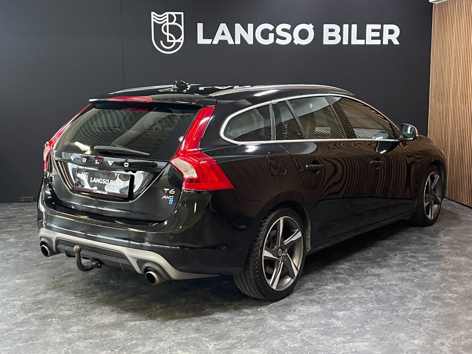 Billede af Volvo V60 2,0 T6 306 R-Design aut. AWD
