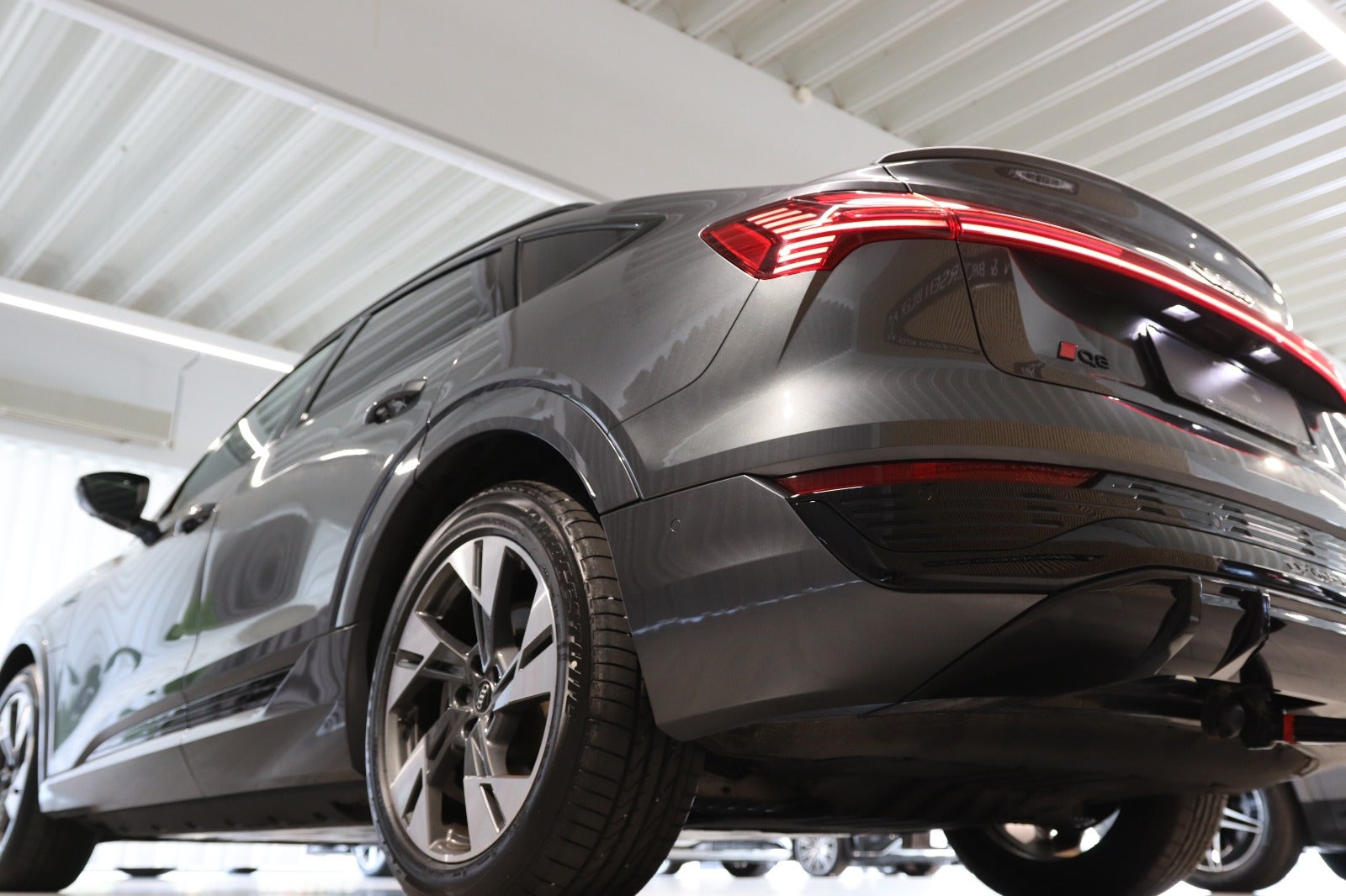 Billede af Audi Q8 e-tron 55 S-line Sportback quattro
