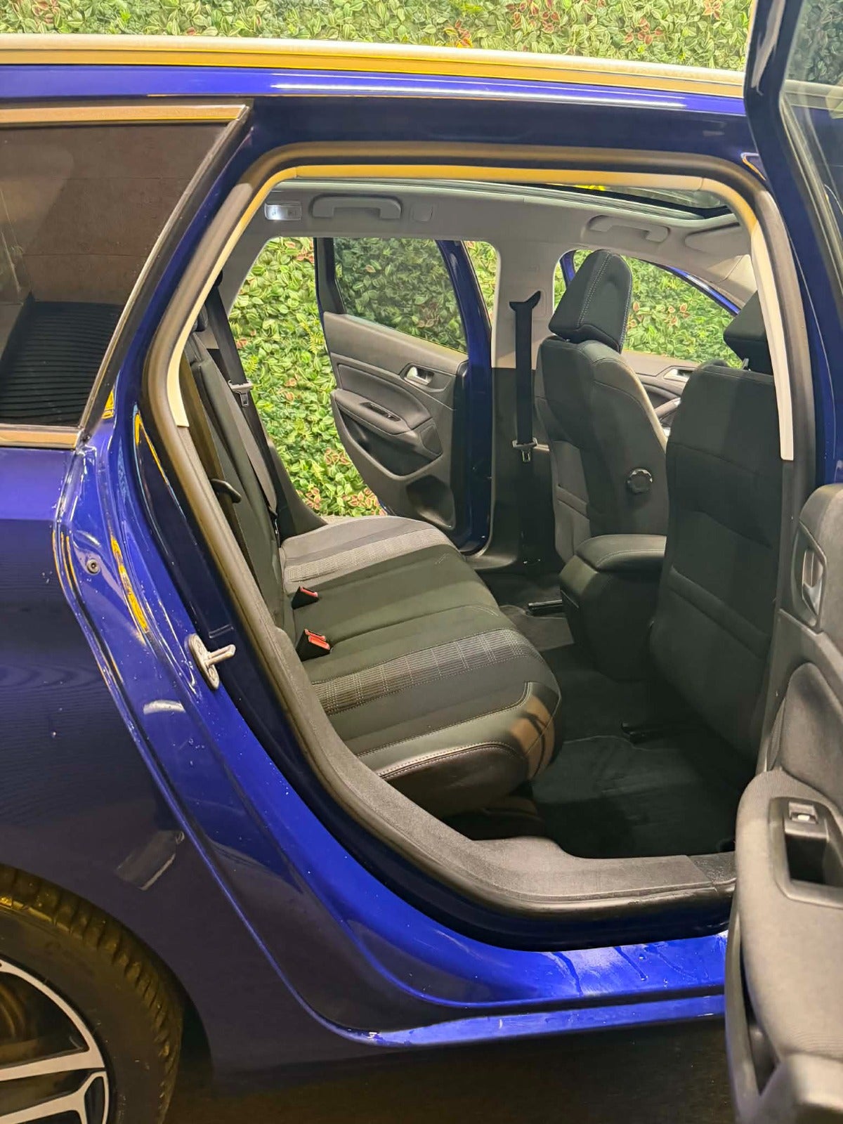 Billede af Peugeot 308 1,2 e-THP 130 Allure SW EAT6