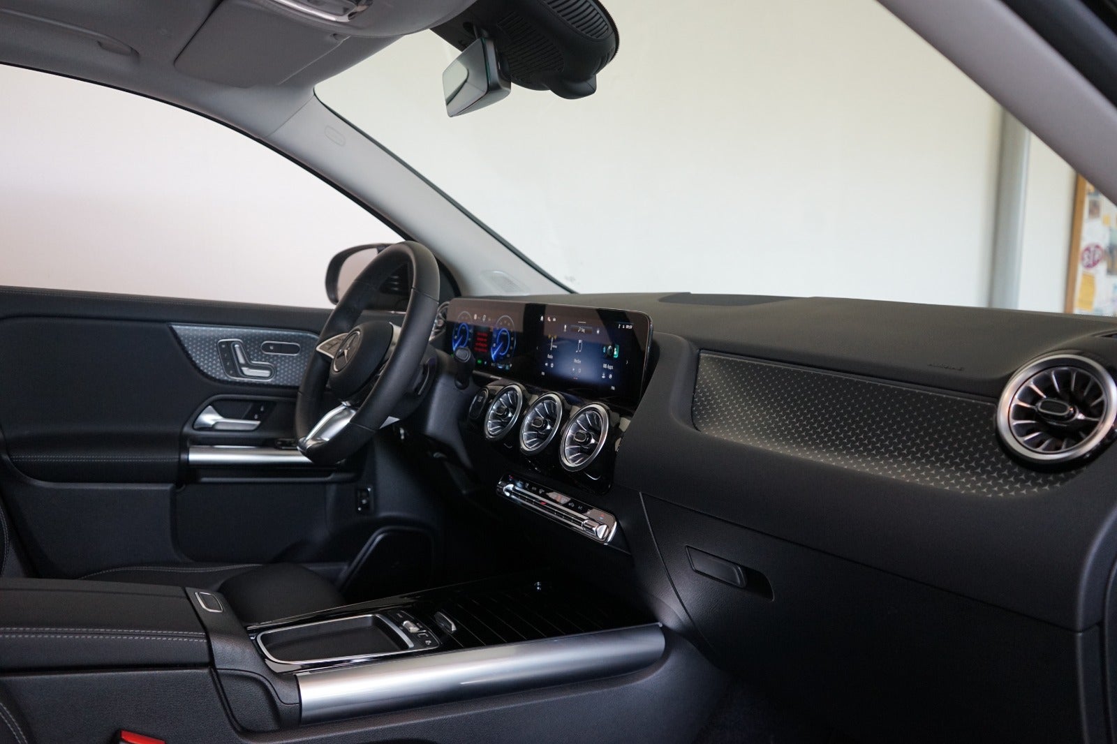 Mercedes EQA250+