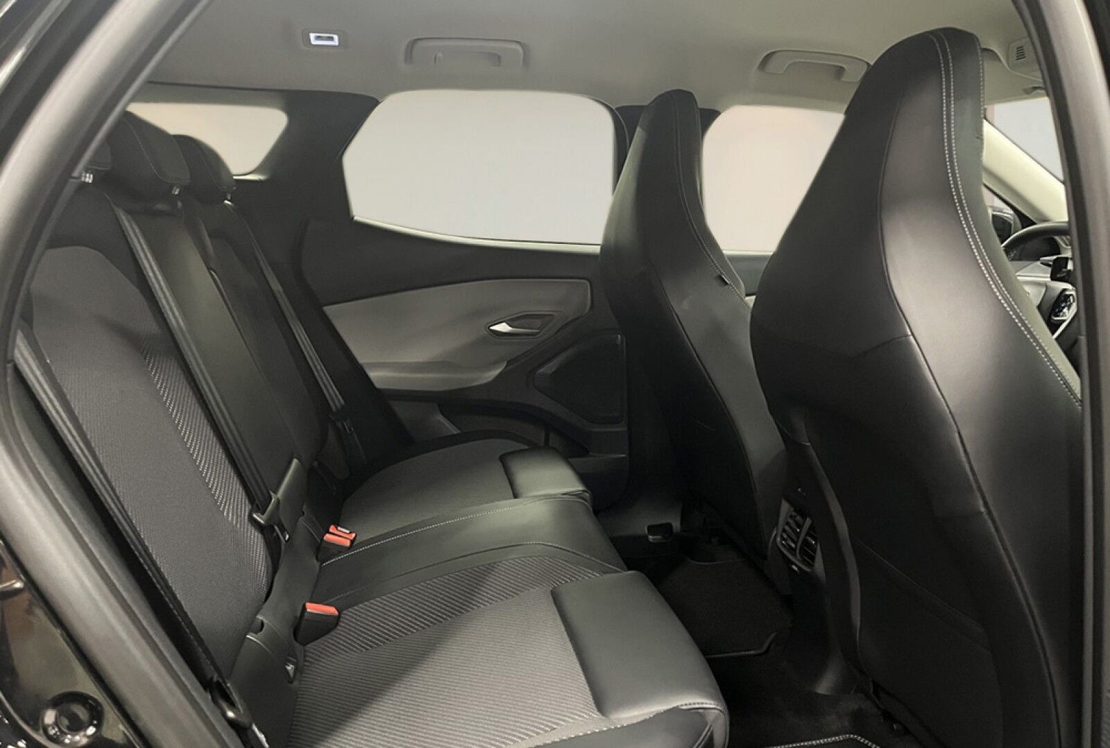 Ford Explorer Select Extended Range