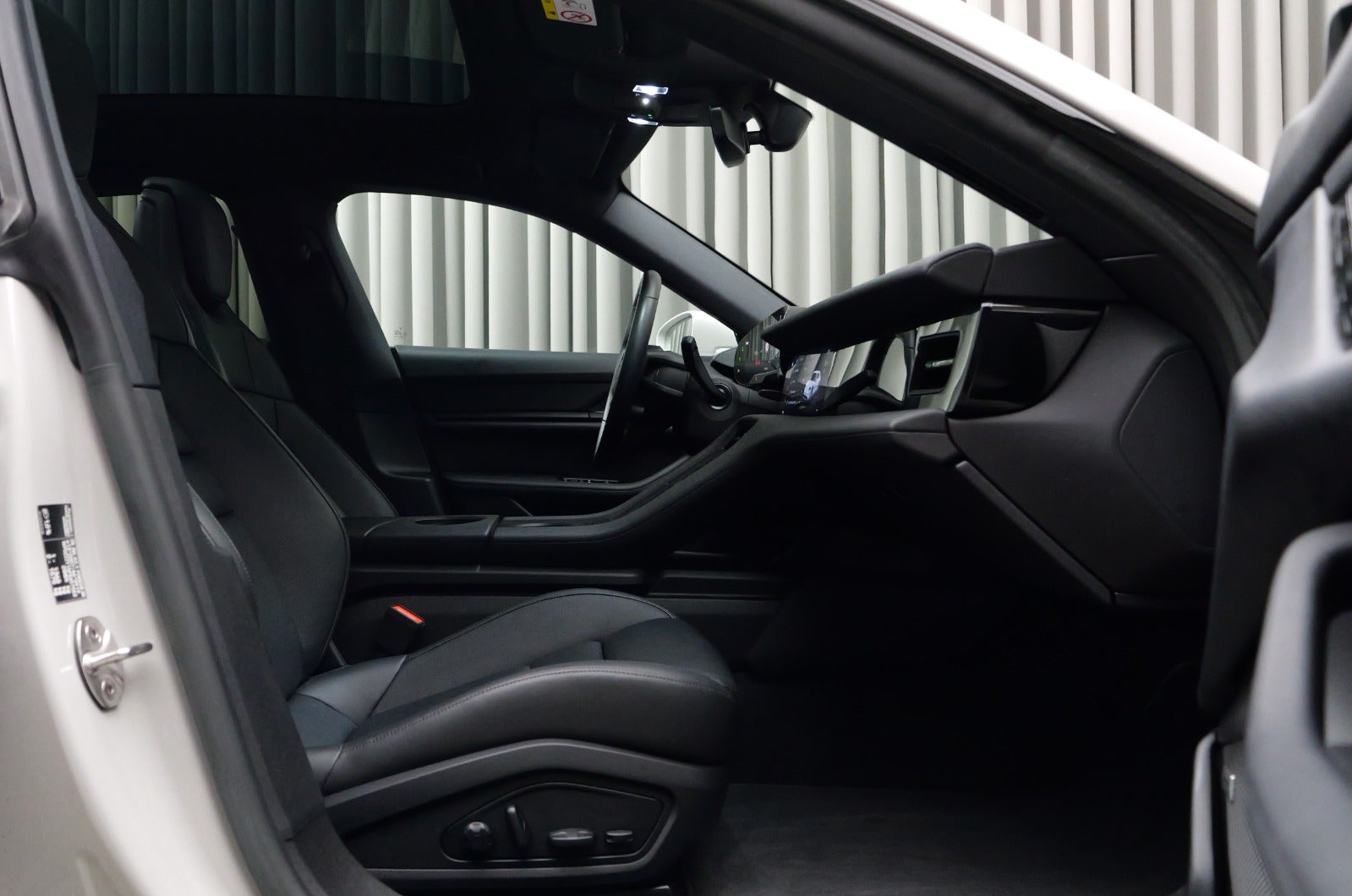 Porsche Taycan 4 Performance+ Cross Turismo