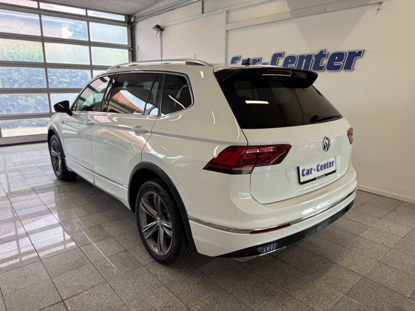 Billede af VW Tiguan Allspace 2,0 TDi 240 R-line DSG 4Motion 7prs