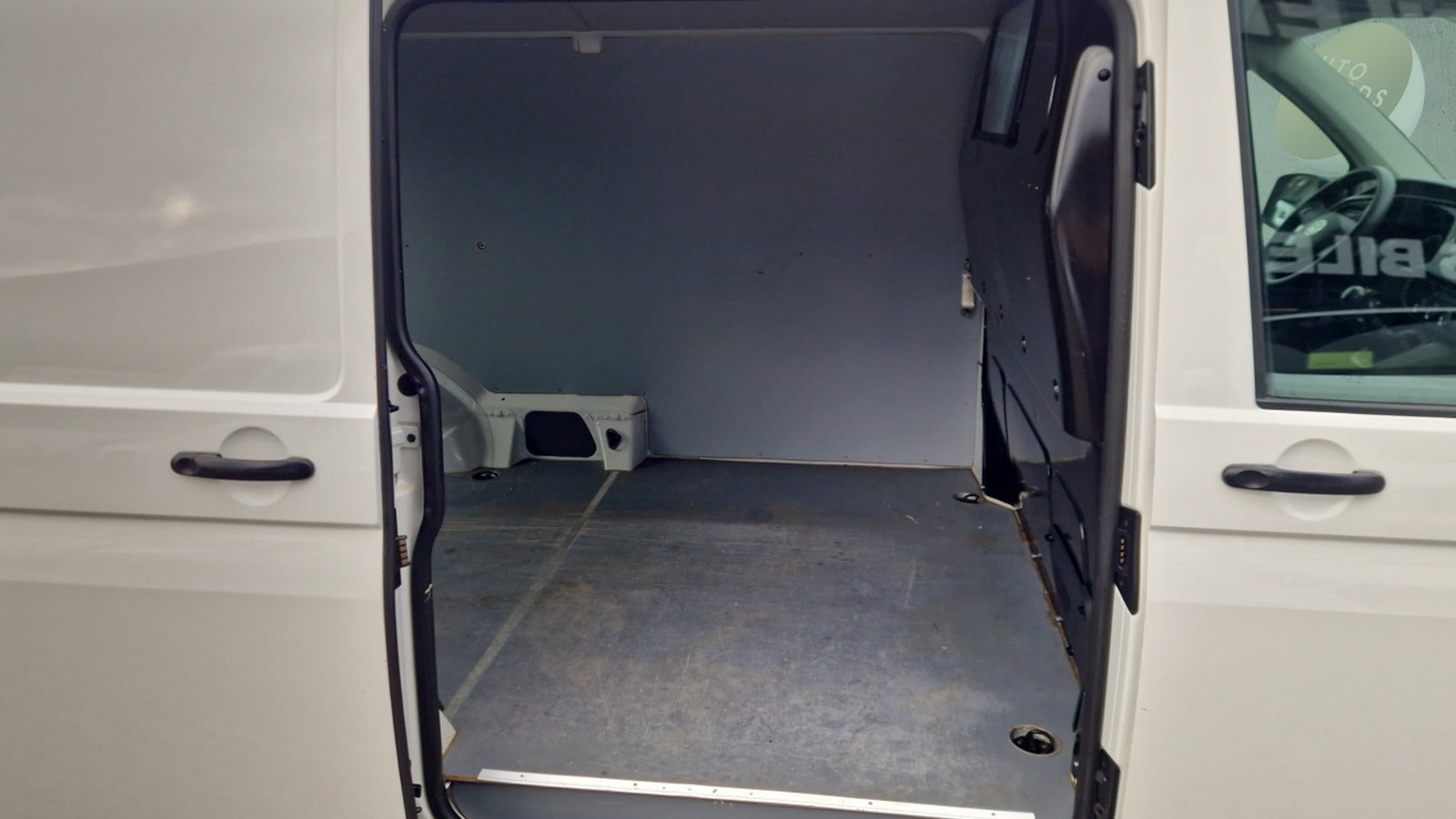 Billede af VW Transporter 2,0 TDi 110 Kassevogn lang