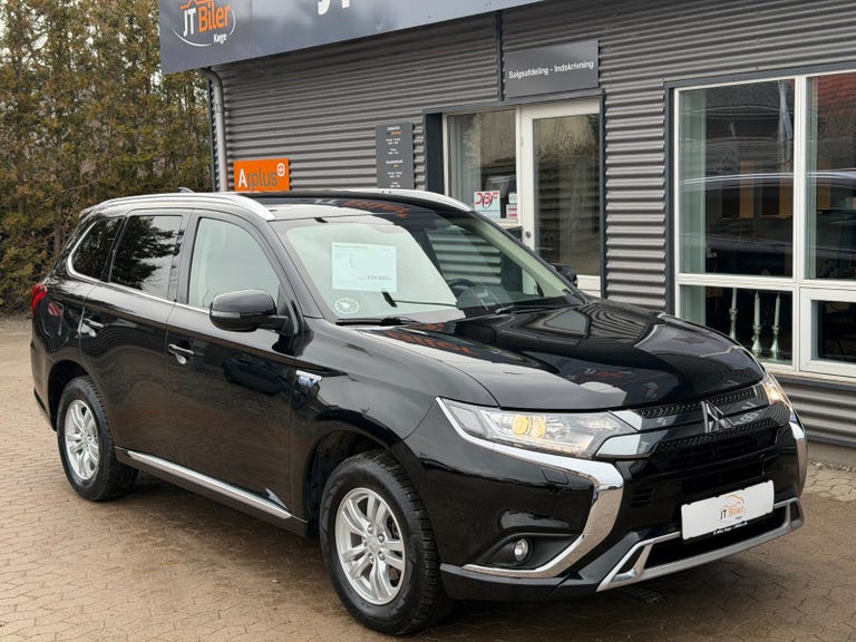 Mitsubishi Outlander PHEV Invite CVT 4WD