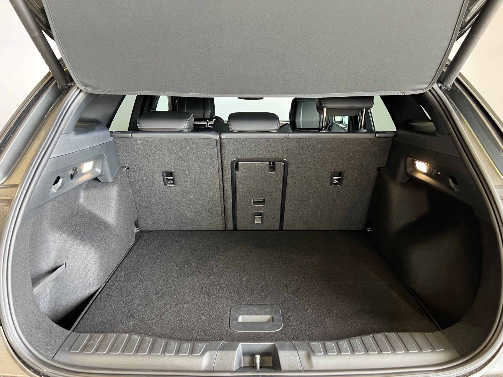 Ford Explorer Premium Extended Range AWD