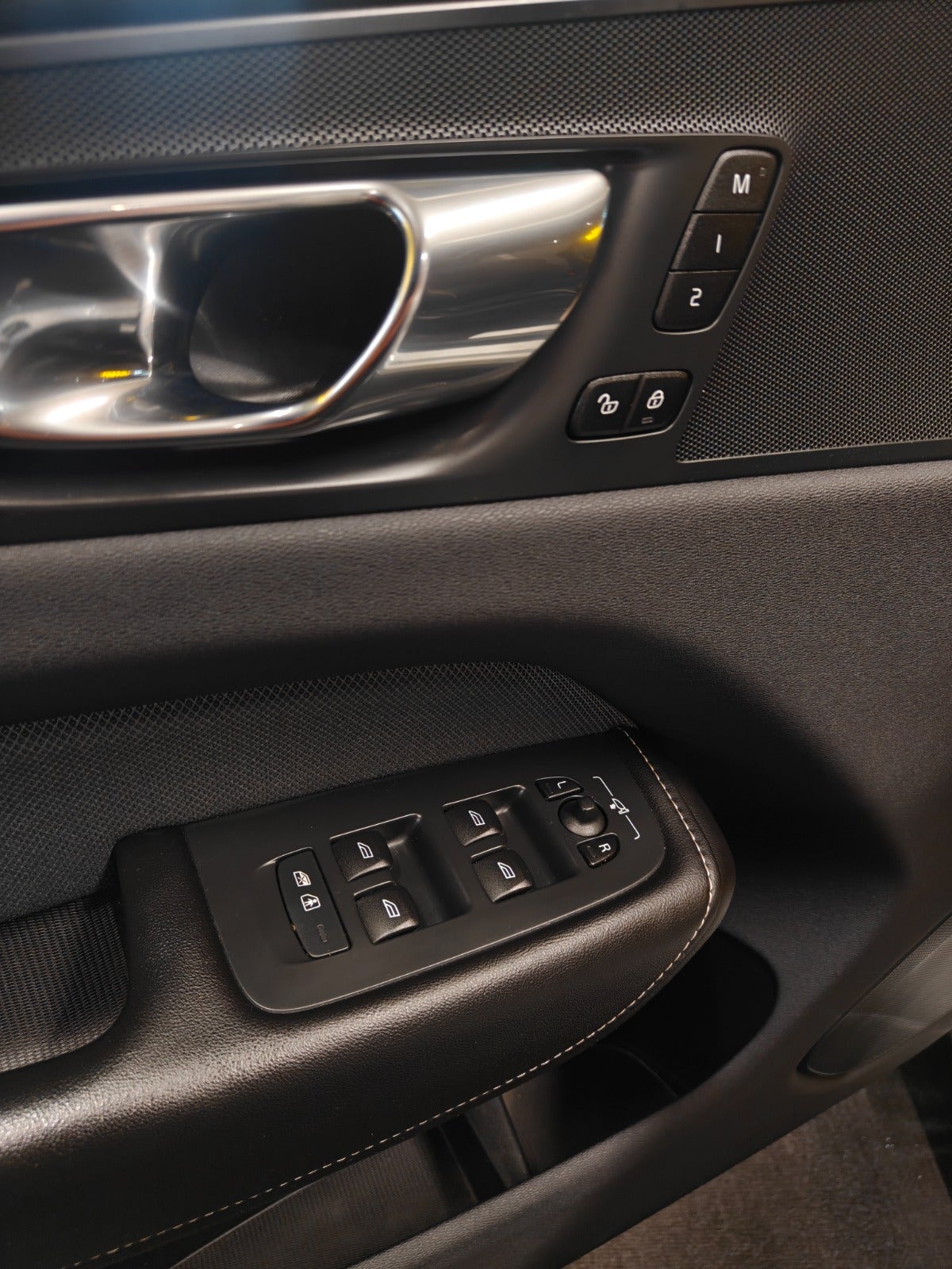 Billede af Volvo XC60 2,0 T8 ReCharge R-Design aut. AWD