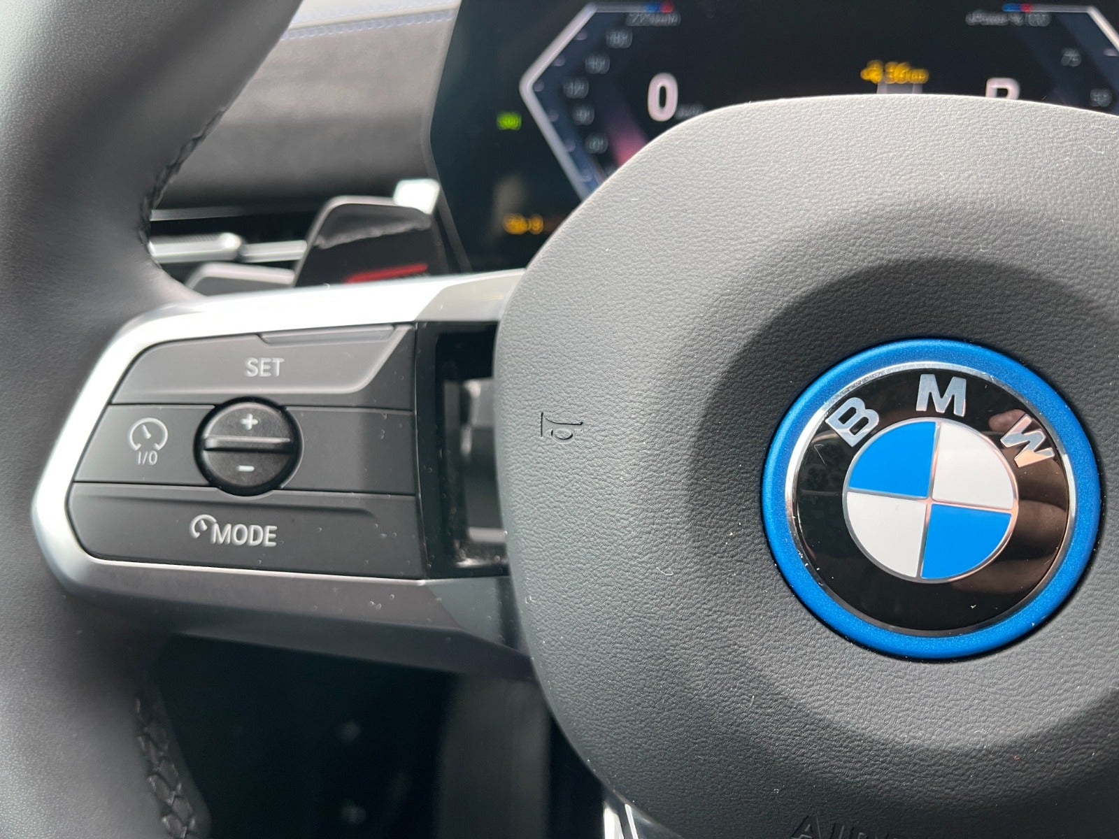 BMW iX1 eDrive20 M-Sport Premium 5d - 12