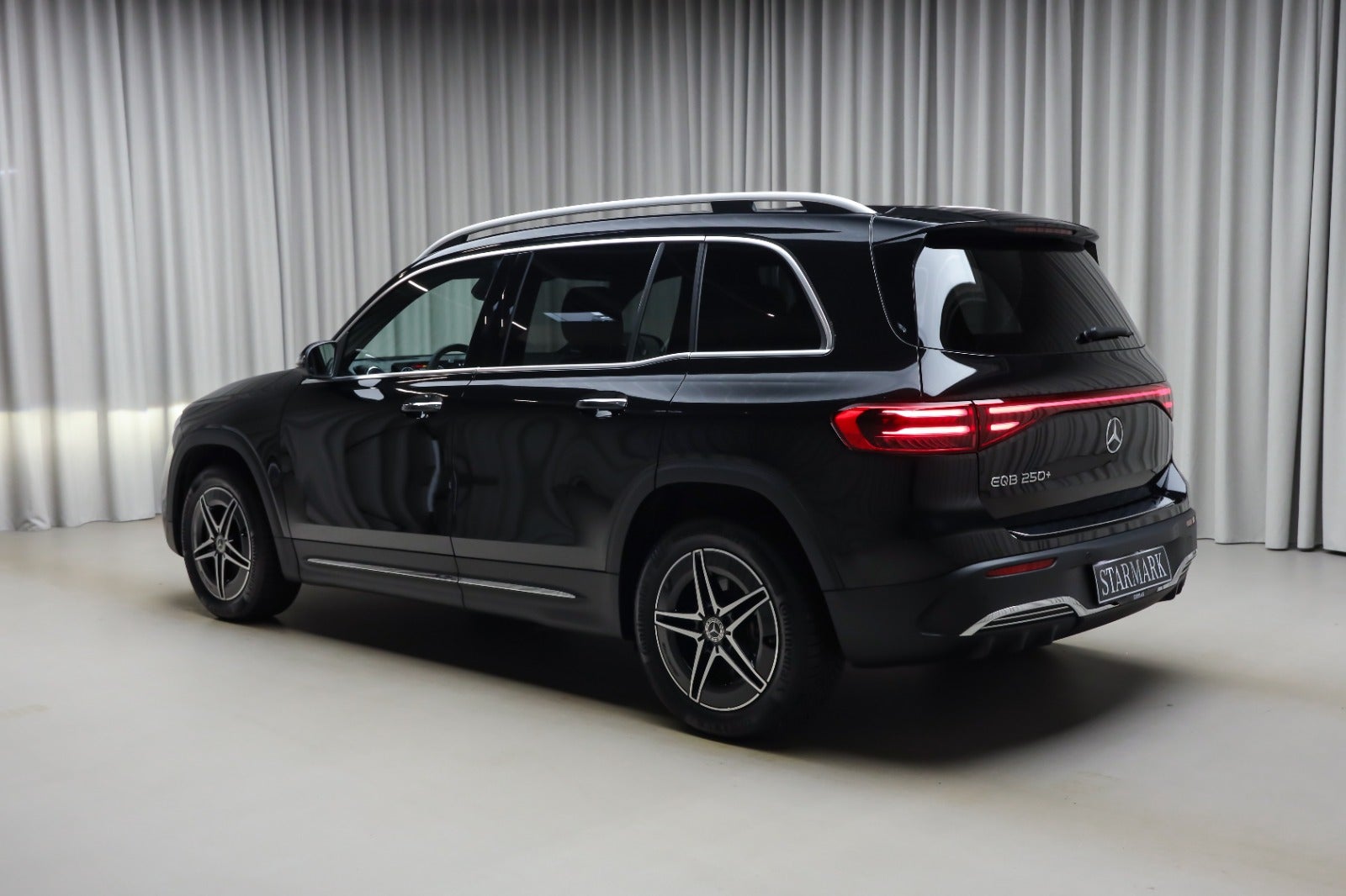 Mercedes-Benz EQB 250+ (3/8)