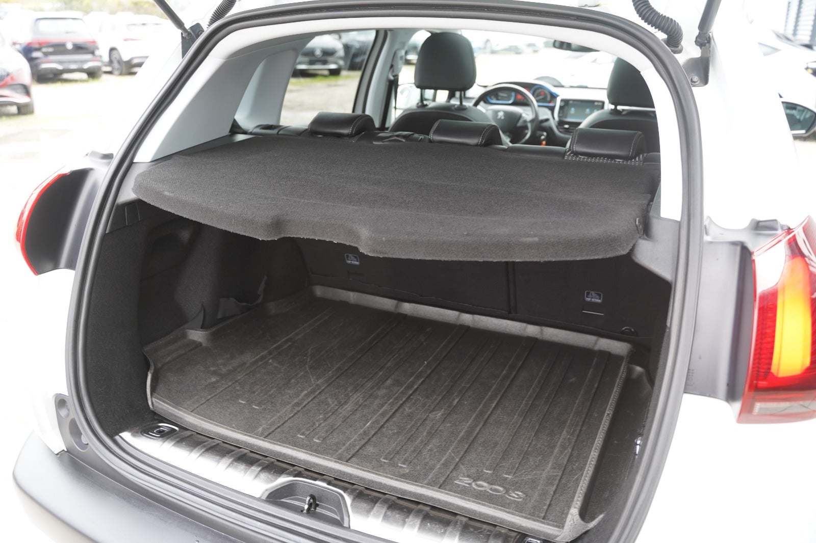 Billede af Peugeot 2008 1,6 BlueHDi 100 Desire Sky