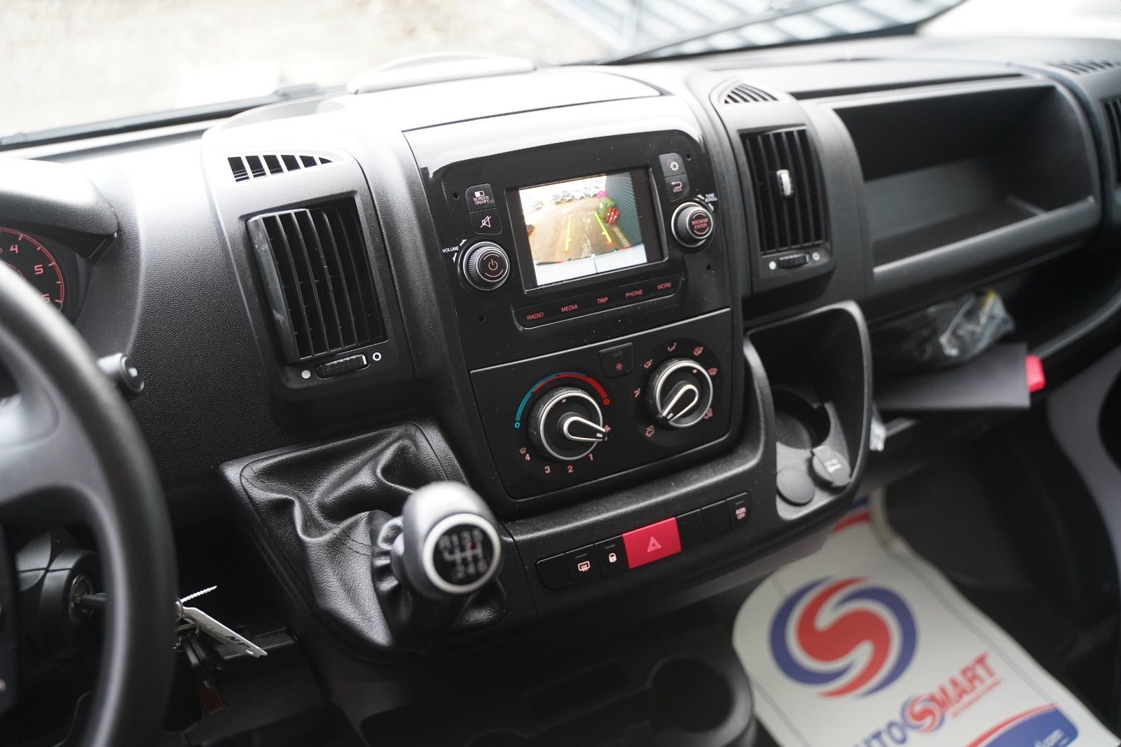 Billede af Citroën Jumper 35+ 2,2 BlueHDi 165 L2H2 FlexLine