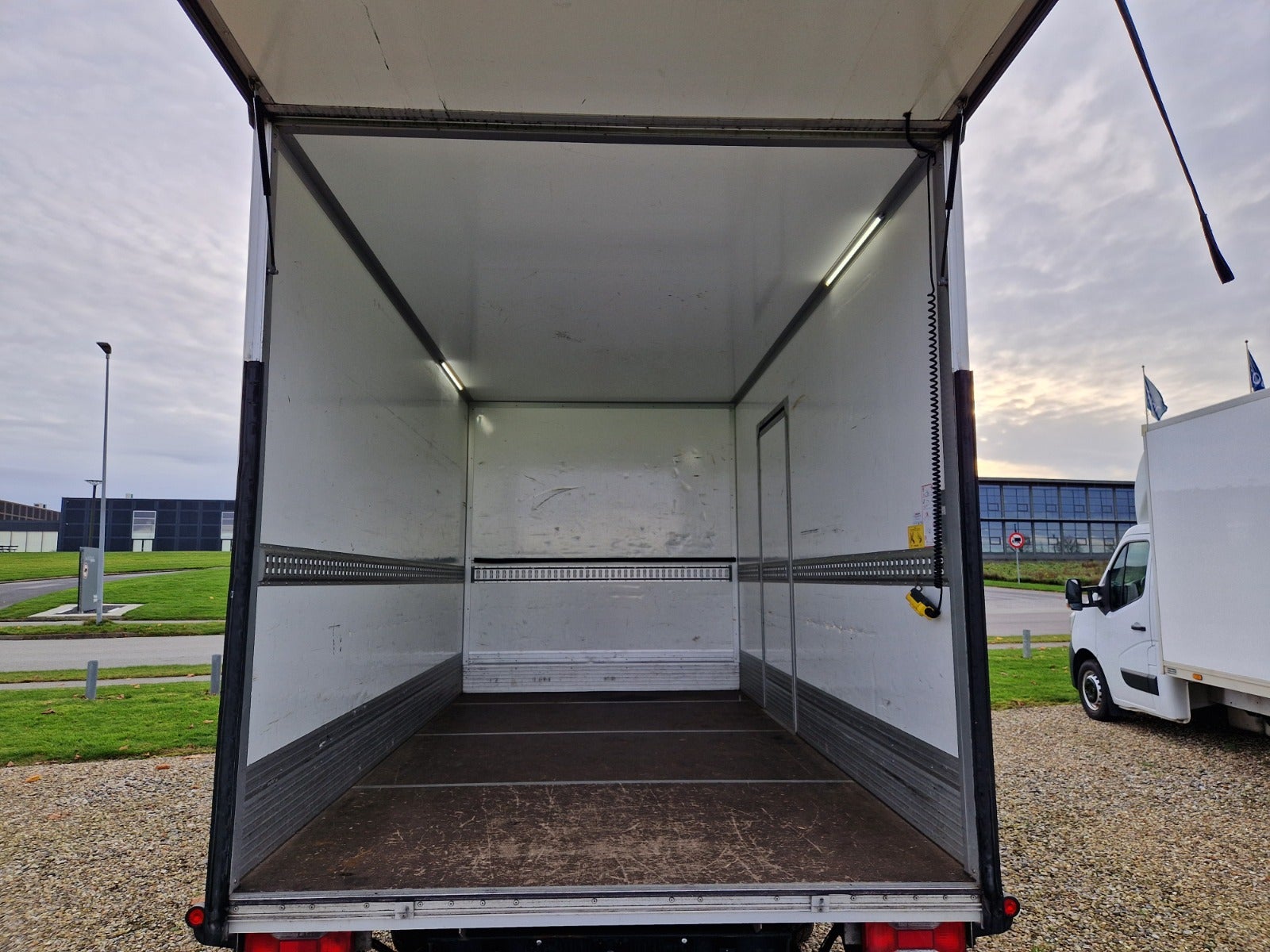 Billede af Iveco Daily 2,3 35S14 Alukasse m/lift AG8