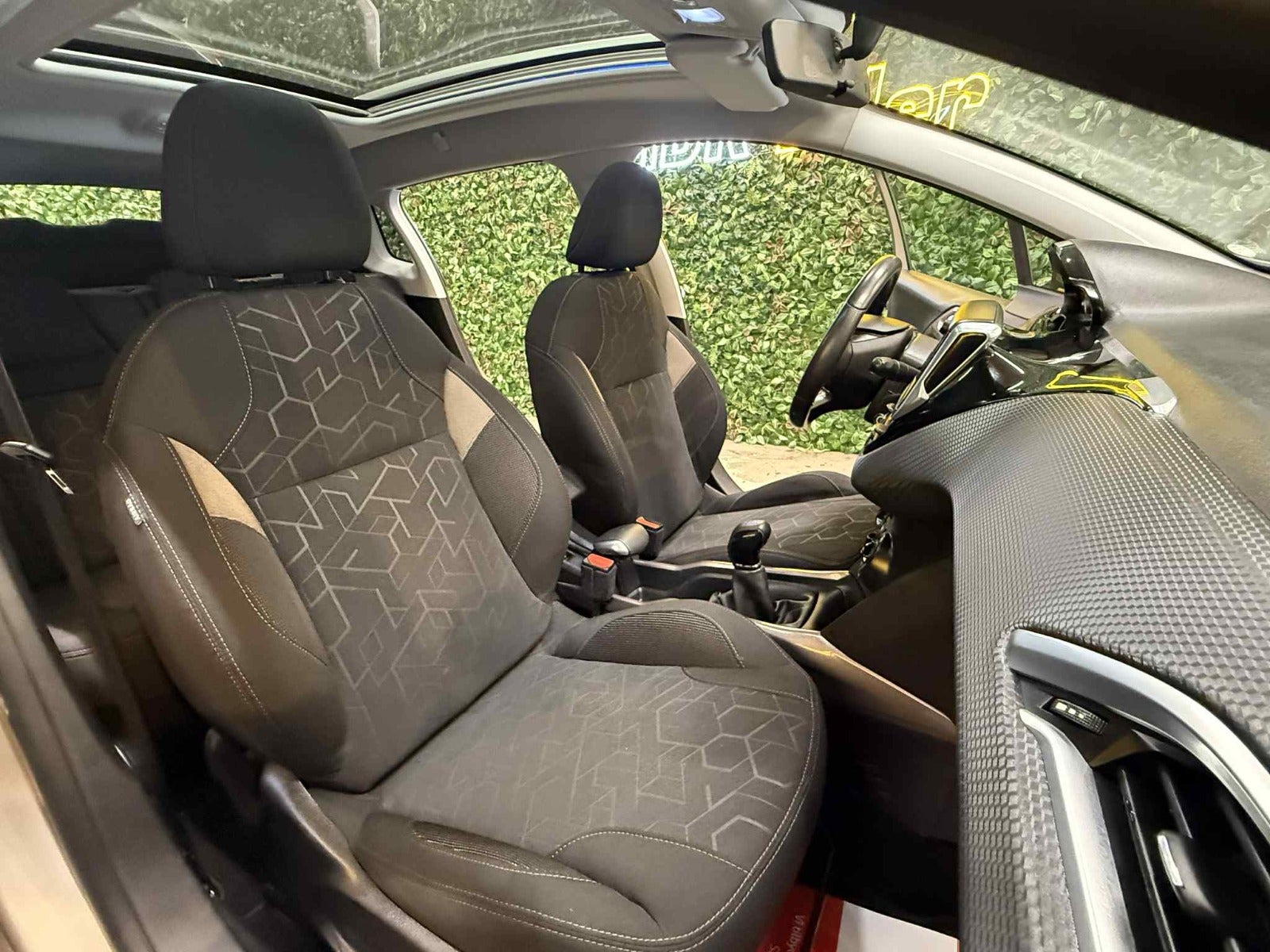 Billede af Peugeot 2008 1,2 e-THP 110 Active Sky