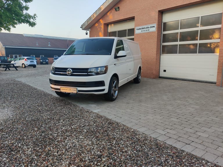 VW Transporter TDi 102 Kassevogn lang