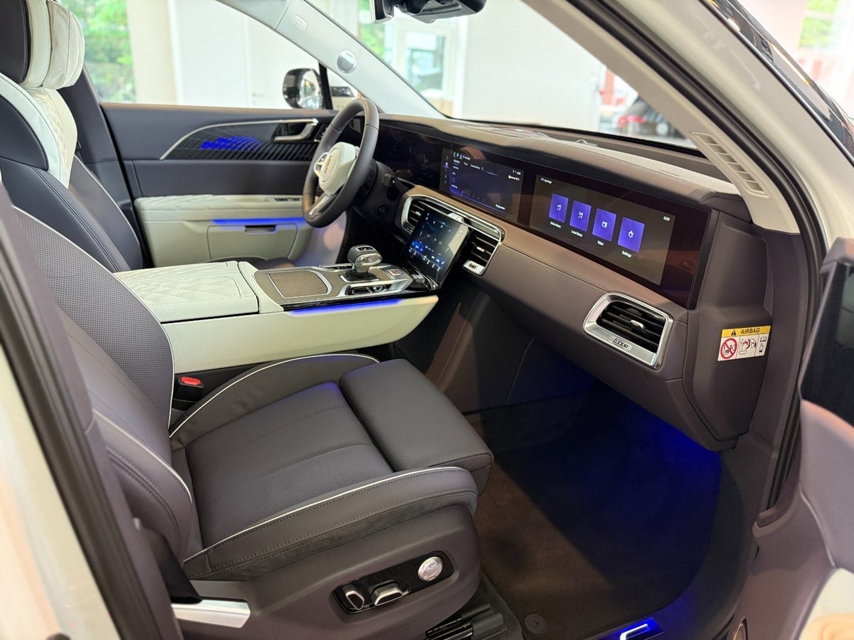 Hongqi E-HS9 Exclusive+