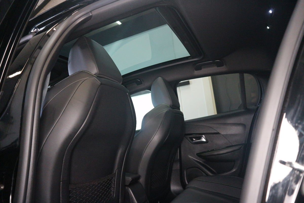 Peugeot e-208 GT