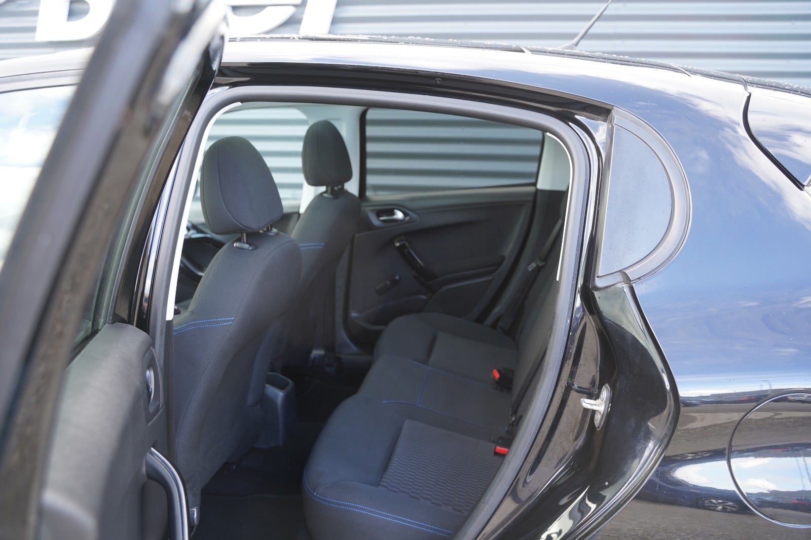 Billede af Peugeot 208 1,5 BlueHDi 100 Signature Sky