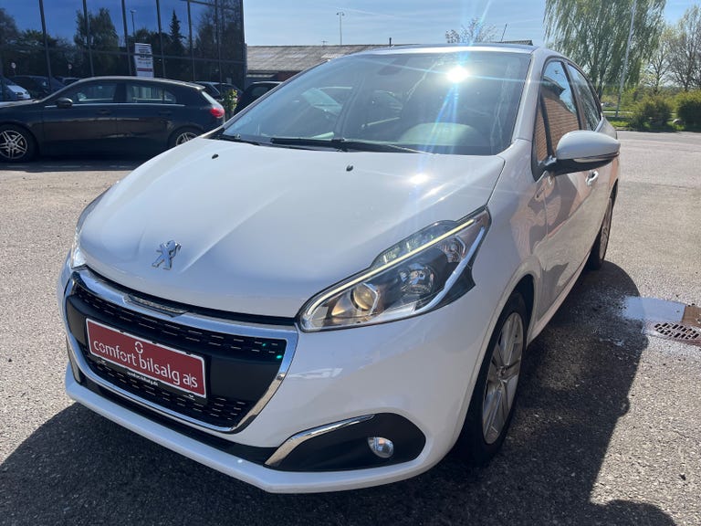 Peugeot 208 BlueHDi 100 Signature Sky