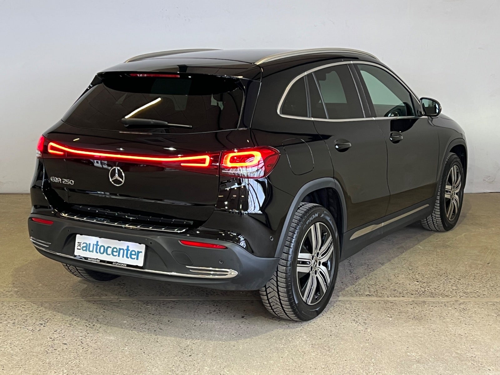 Mercedes EQA250 Electric Art