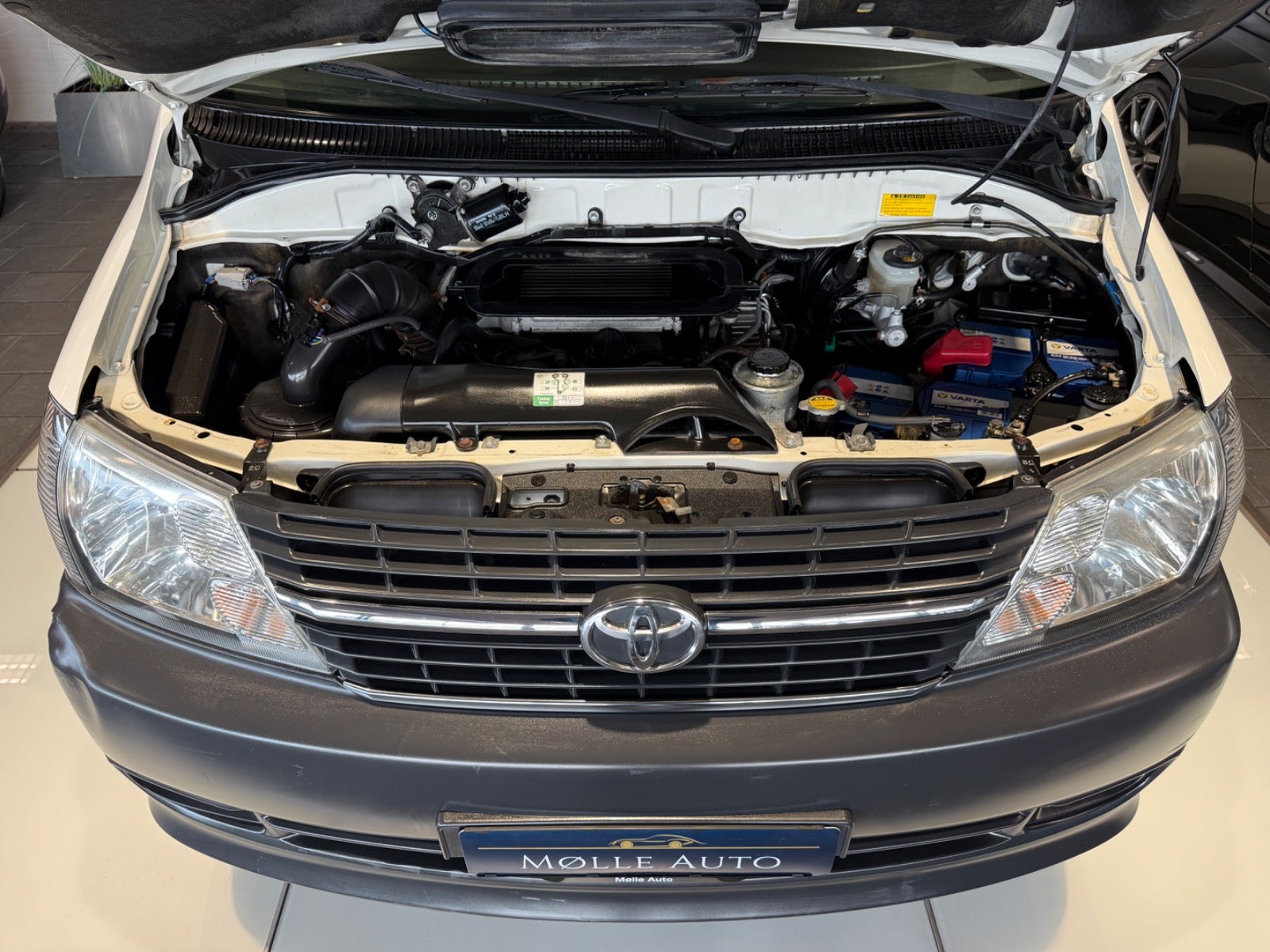 Billede af Toyota HiAce 2,5 D-4D 117 Komfort lang