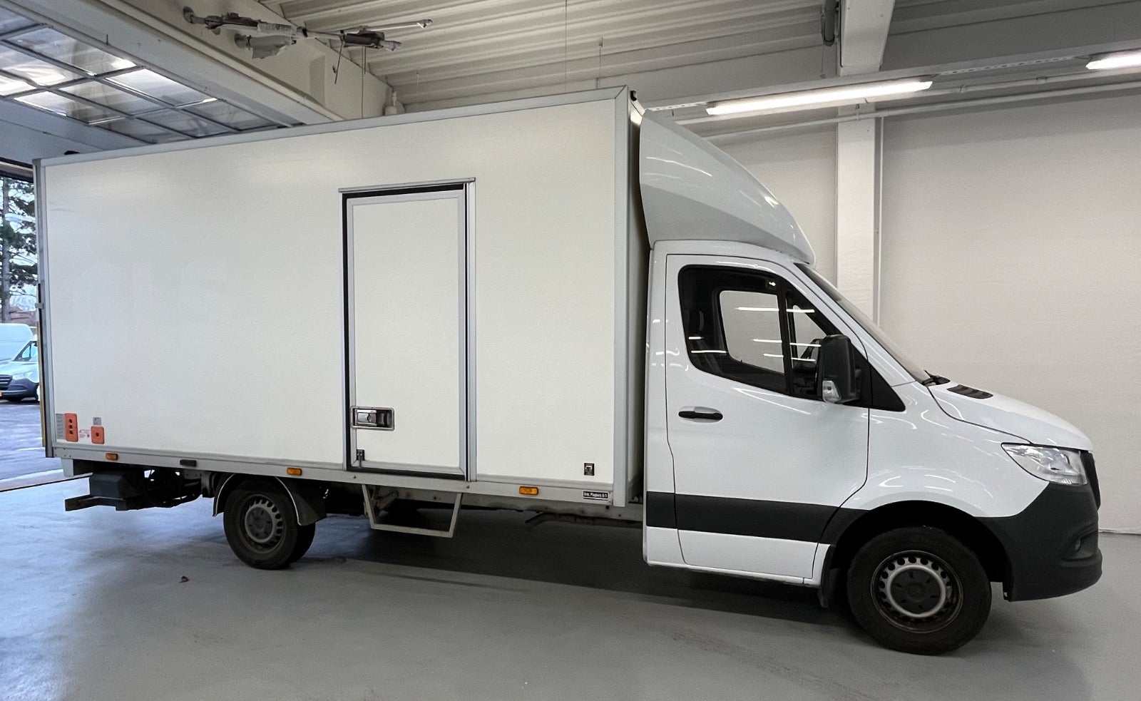 Billede af Mercedes Sprinter 317 2,0 CDi A3 Alukasse m/lift aut. RWD