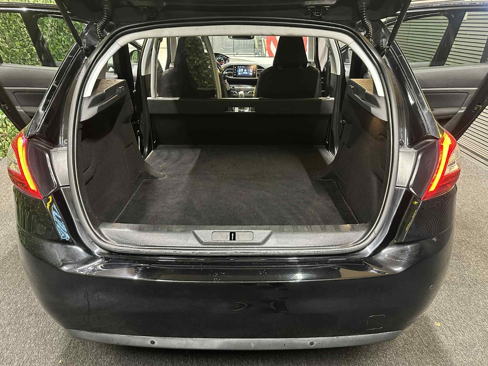 Billede af Peugeot 308 1,6 BlueHDi 120 Active Van